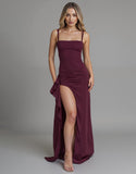 Robe de soirée en satin fourreau à bretelles spaghetti rouge foncé avec fente