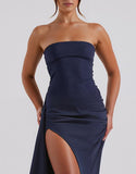 Robe de soirée simple sans bretelles bleu foncé avec fente