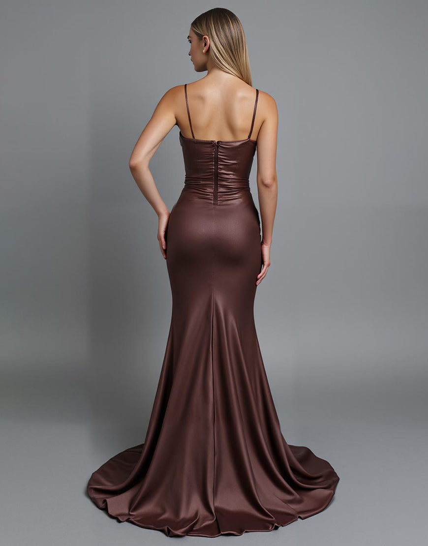 Robe de soirée longue en satin café froncée sirène spaghetti bretelles