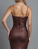 Robe de soirée longue en satin café froncée sirène spaghetti bretelles