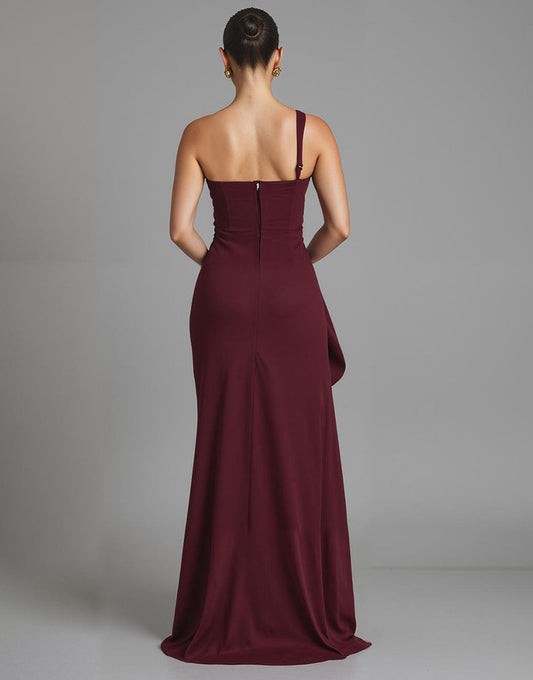 Robe de soirée fourreau bordeaux à une épaule avec fente