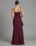 Robe de soirée fourreau bordeaux à une épaule avec fente