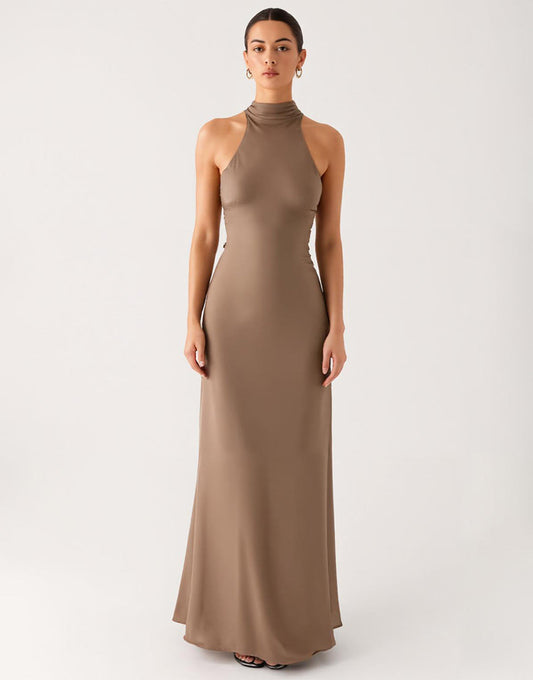 Robe de soirée à col montant fourreau en terre cuite