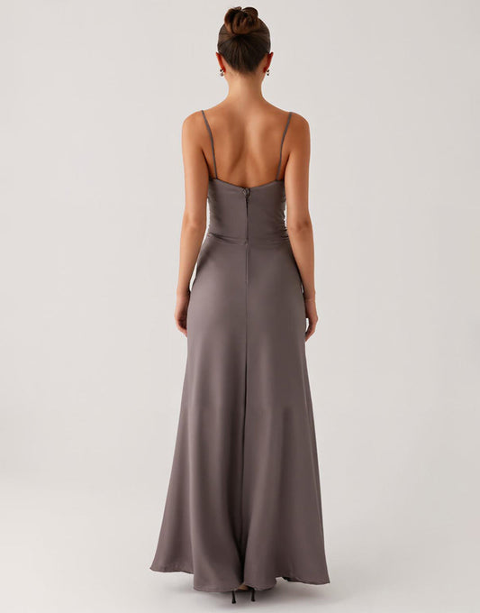 Robe de soirée fourreau en satin gris foncé