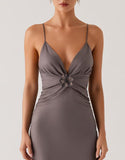 Robe de soirée fourreau en satin gris foncé