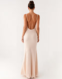 Robe de soirée fourreau à bretelles spaghetti abricot