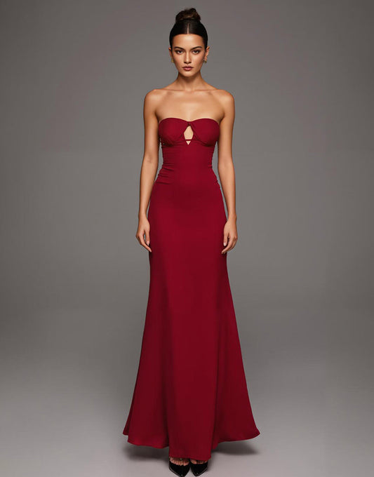 Robe formelle sans bretelles rouge découpée