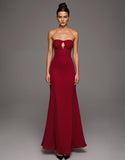 Robe formelle sans bretelles rouge découpée