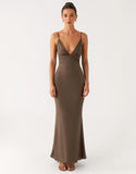 Robe formelle à bretelles spaghetti grises fourreau