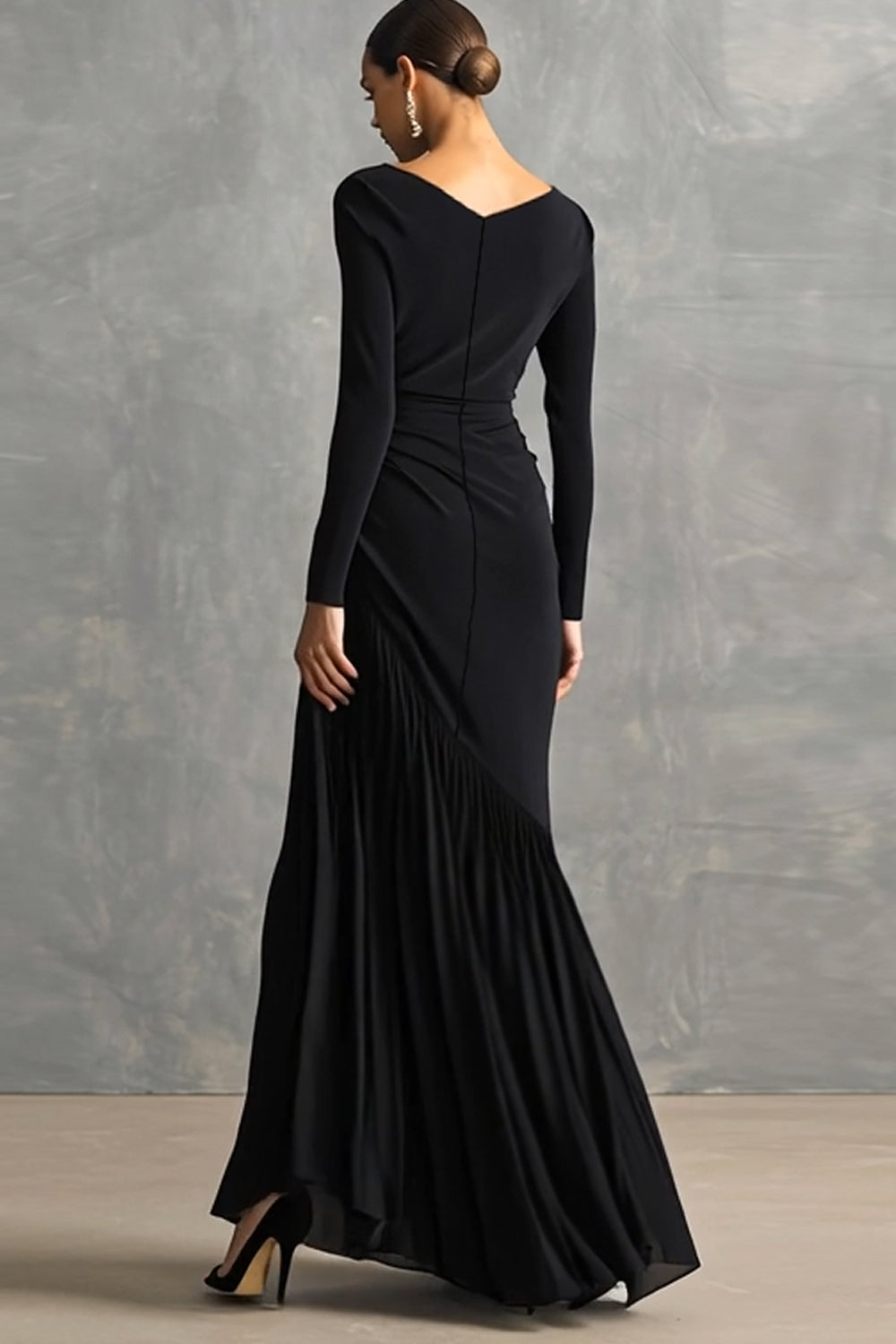 Robe formelle noire plissée sirène à col bateau et manches longues