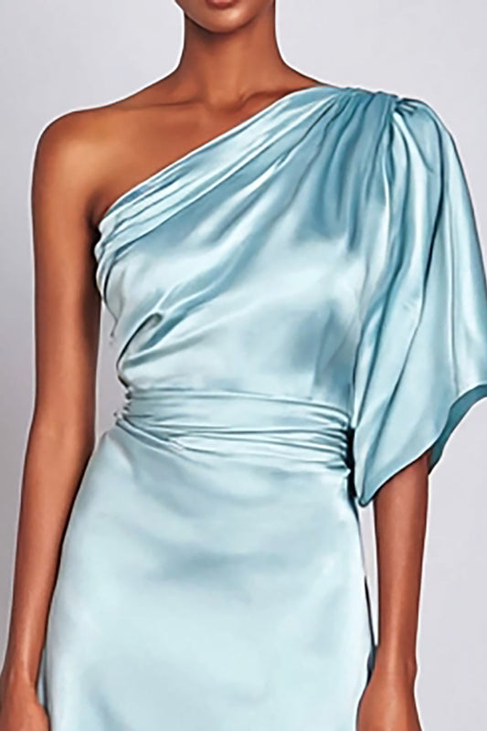 Robe longue formelle en satin bleu clair à une épaule