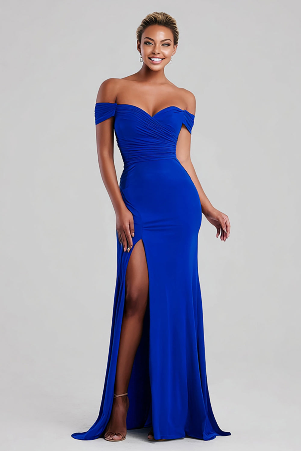 Robe longue formelle bleu royal à épaules dénudées avec fente