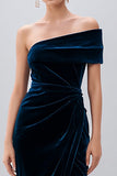 Robe semi-formelle en velours bleu marine à une épaule avec fente