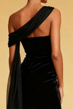 Robe de soirée maxi en velours sirène noire à une épaule avec fente