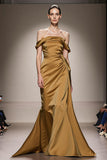 Robe de soirée sirène en satin jaune à épaules dénudées