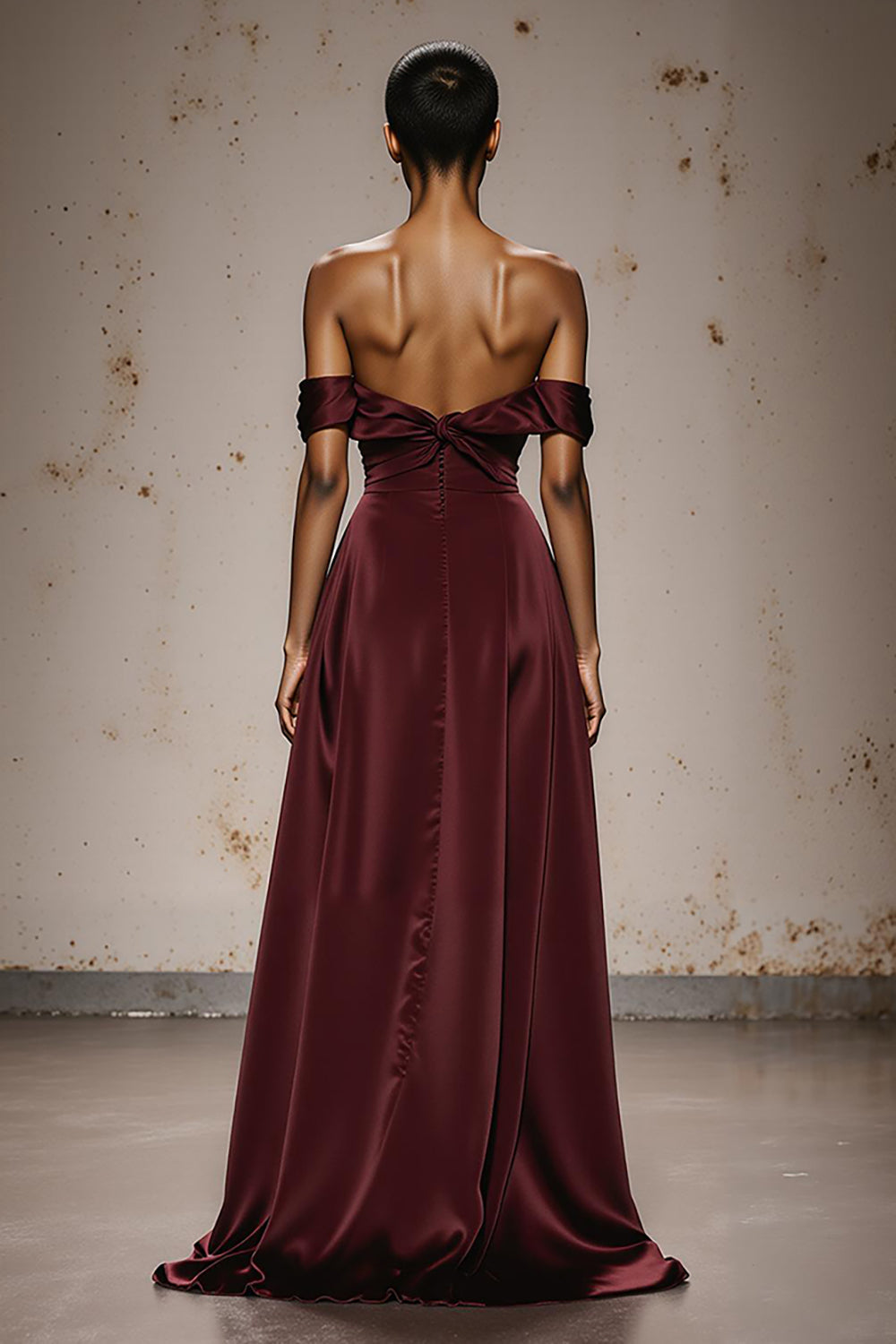 Robe de soirée en satin bordeaux à épaules dénudées