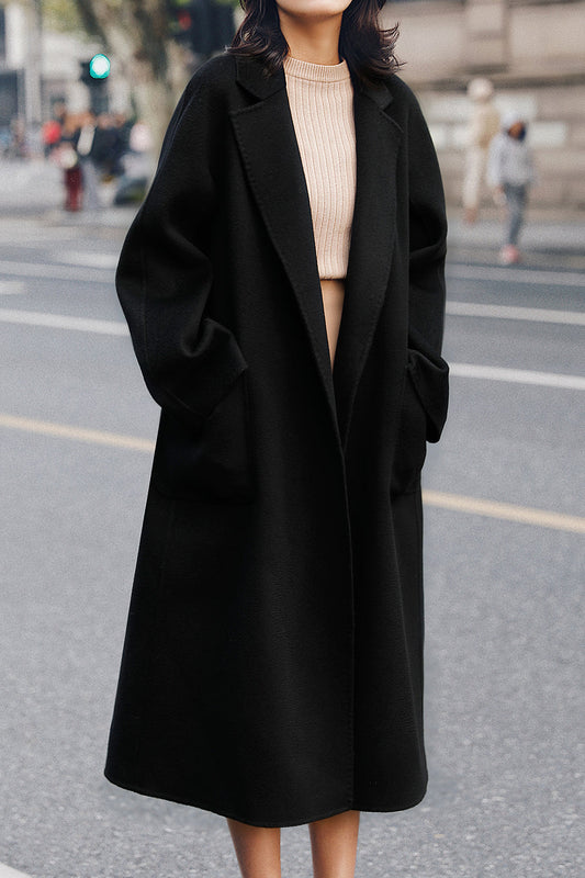 Manteau de laine ceinturé à revers noir avec poches