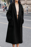 Manteau de laine ceinturé à revers noir avec poches