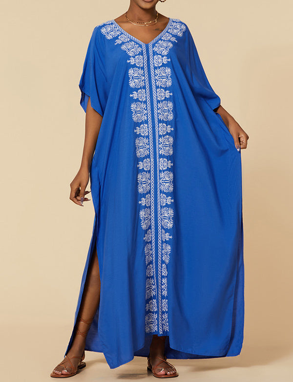 Peignoir de plage brodé de fils bleus et blancs