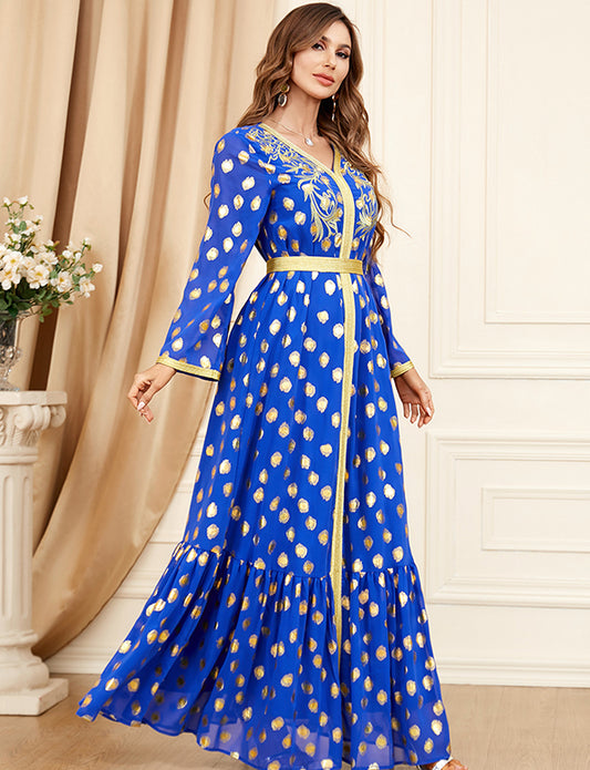 Robe estampillée et brodée