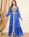 Robe estampillée et brodée