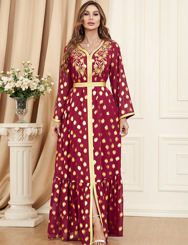 Robe estampillée et brodée