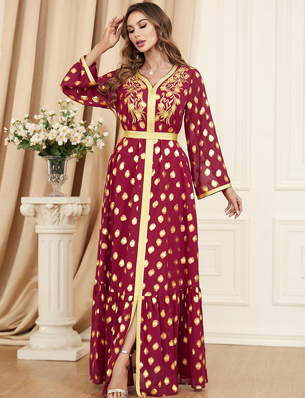 Robe estampillée et brodée