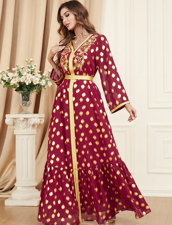 Robe estampillée et brodée
