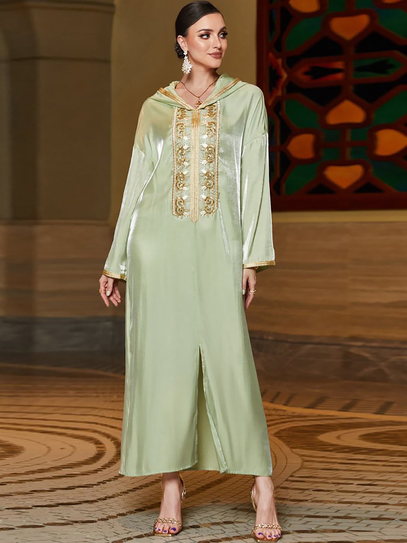 Caftan Robe à capuche brodée
