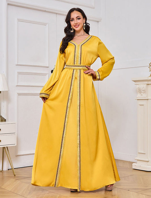 Robe jaune fendue