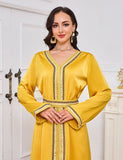 Robe jaune fendue