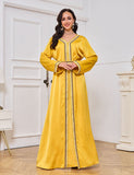 Robe jaune fendue