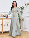 Robe longue abaya brodée et incrustée de diamants