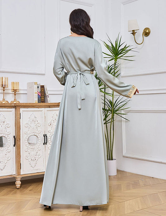 Robe longue abaya brodée et incrustée de diamants