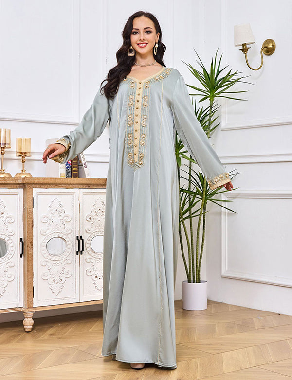 Robe longue abaya brodée et incrustée de diamants