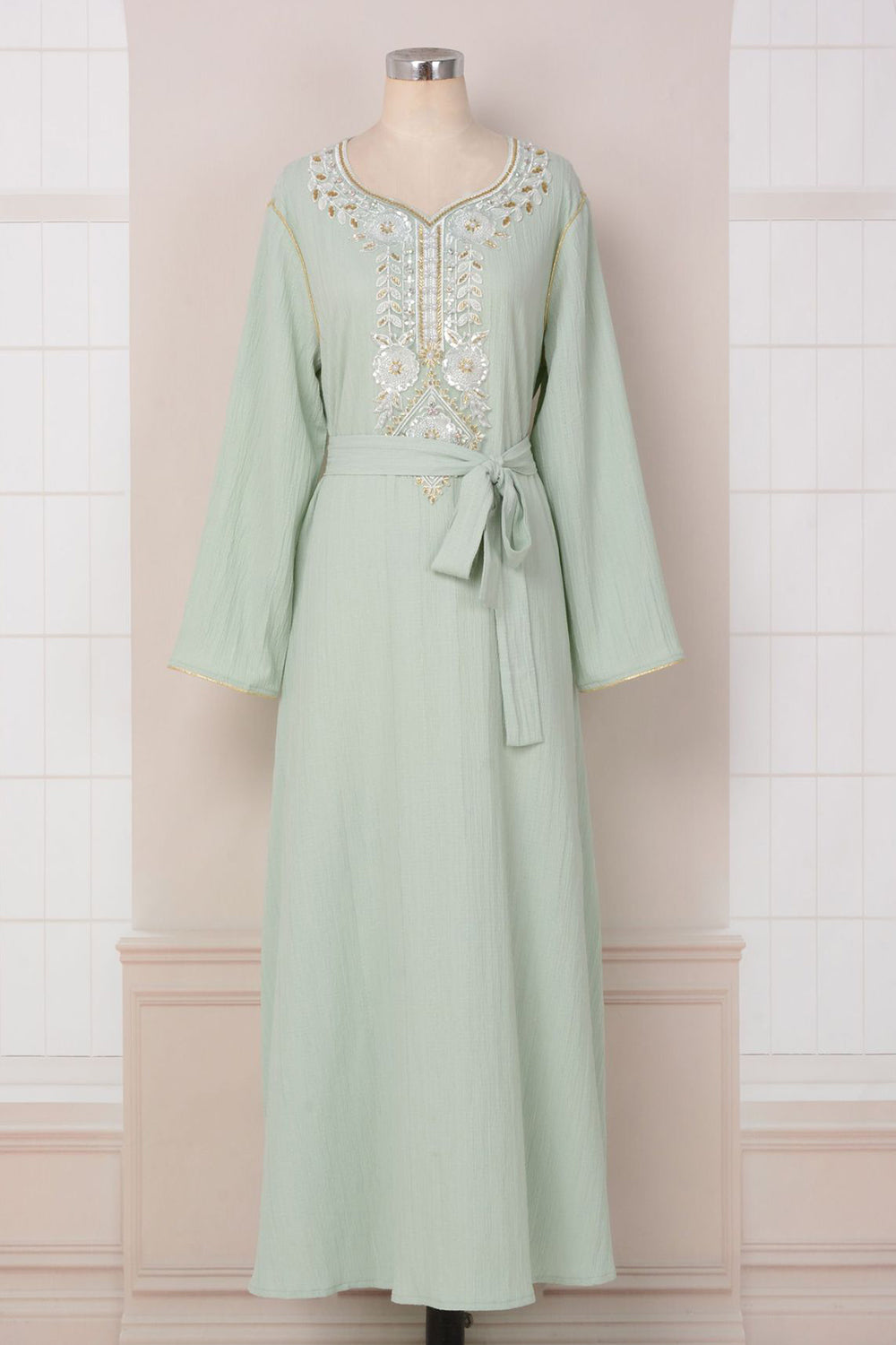 Robe caftan Abaya en mousseline de soie perlée à manches longues vert clair