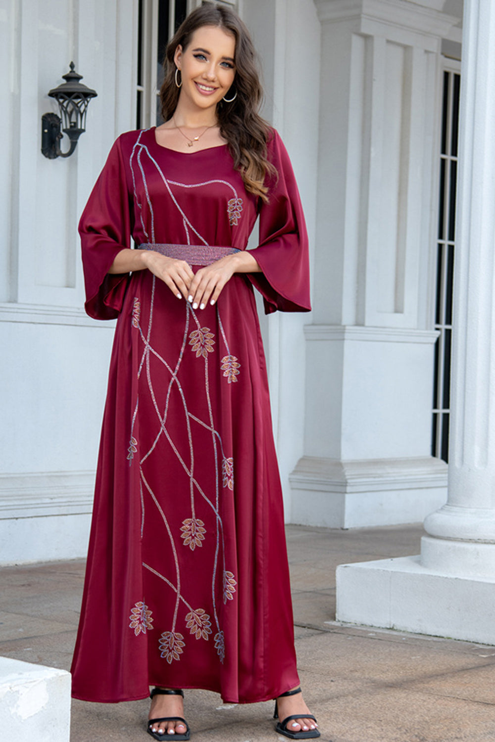 Robe caftan Abaya en mousseline de soie bordeaux à manches longues et perles