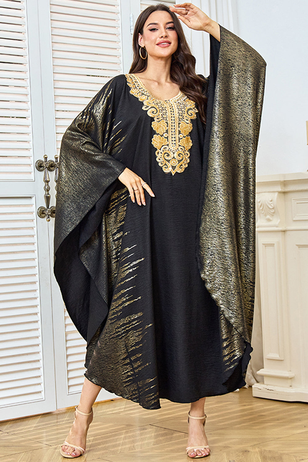 Robe caftan noire élégante imprimée avec broderie