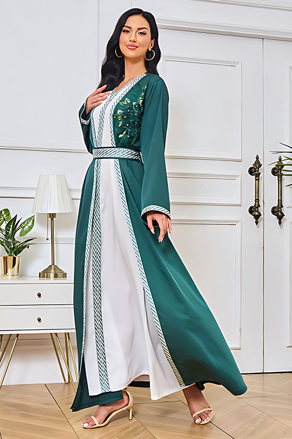 Robe caftan en satin vert foncé à col en V
