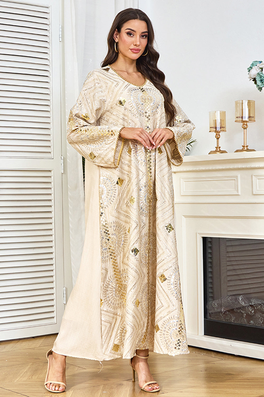 Robe caftan abricot à col rond et perles