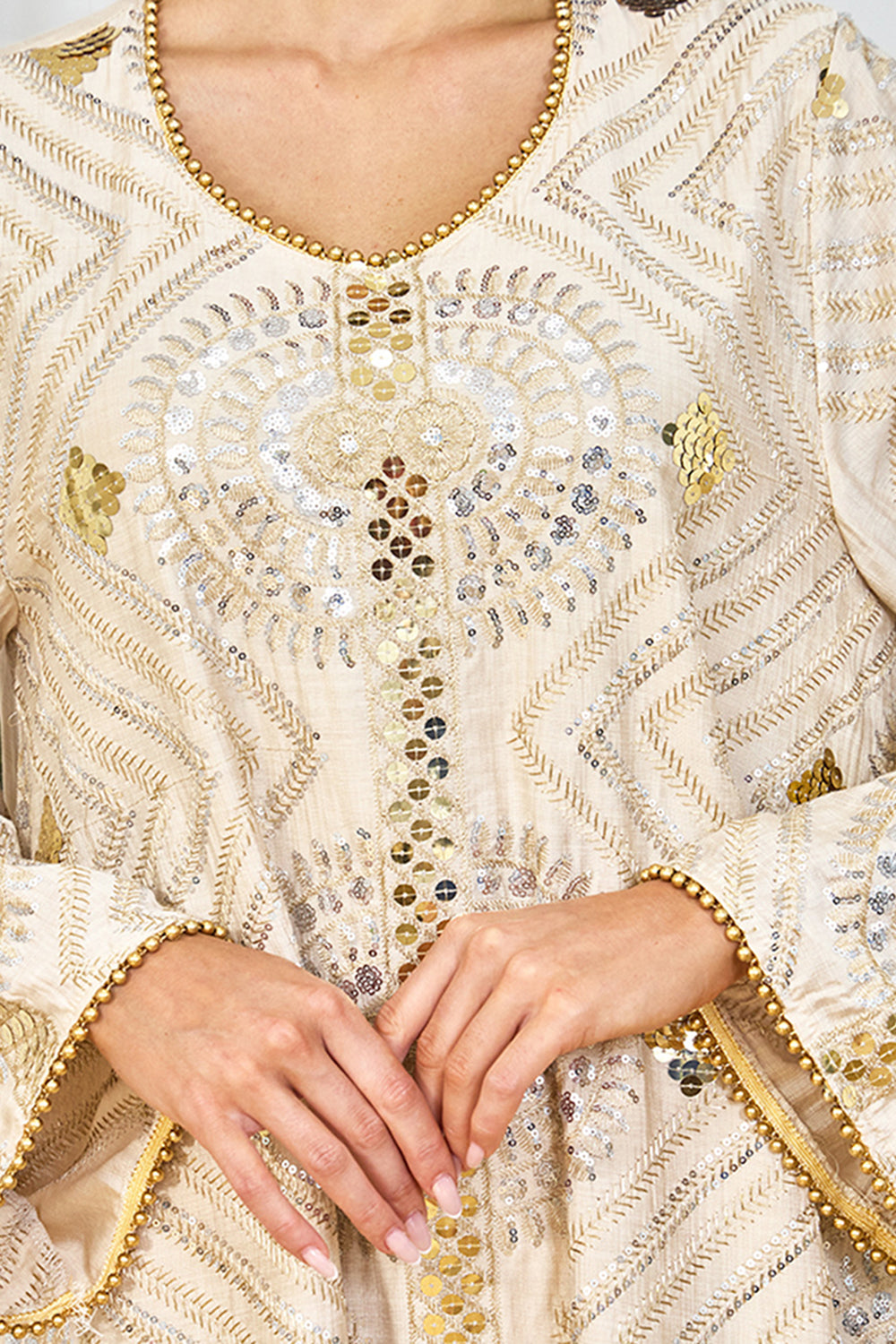 Robe caftan abricot à col rond et perles