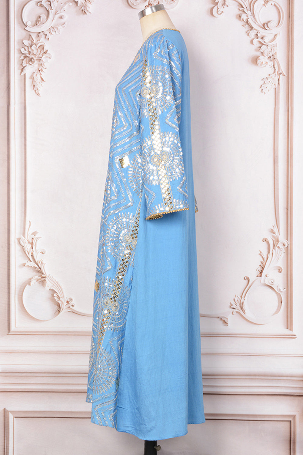 Robe caftan abricot à col rond et perles