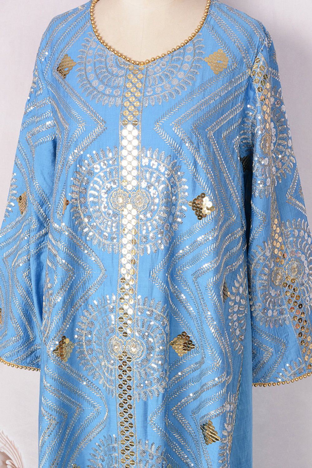 Robe caftan abricot à col rond et perles