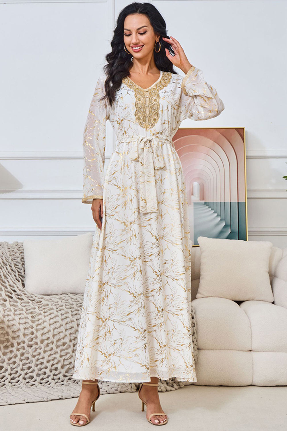 Robe caftan blanche imprimée à col en V