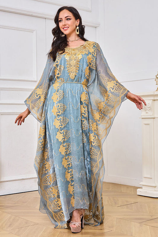 Robe caftan brodée gris-bleu à col rond