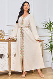 Robe caftan brodée abricot à col en V