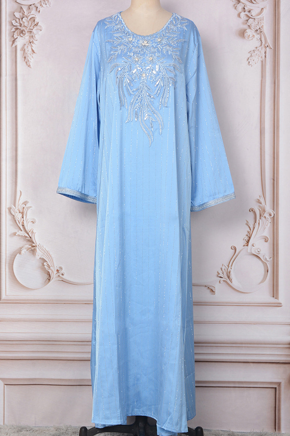 Robe caftan blanche à paillettes et col rond