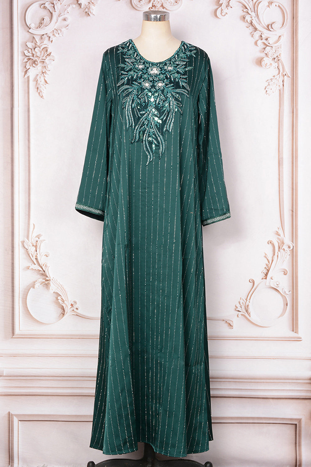 Robe caftan blanche à paillettes et col rond