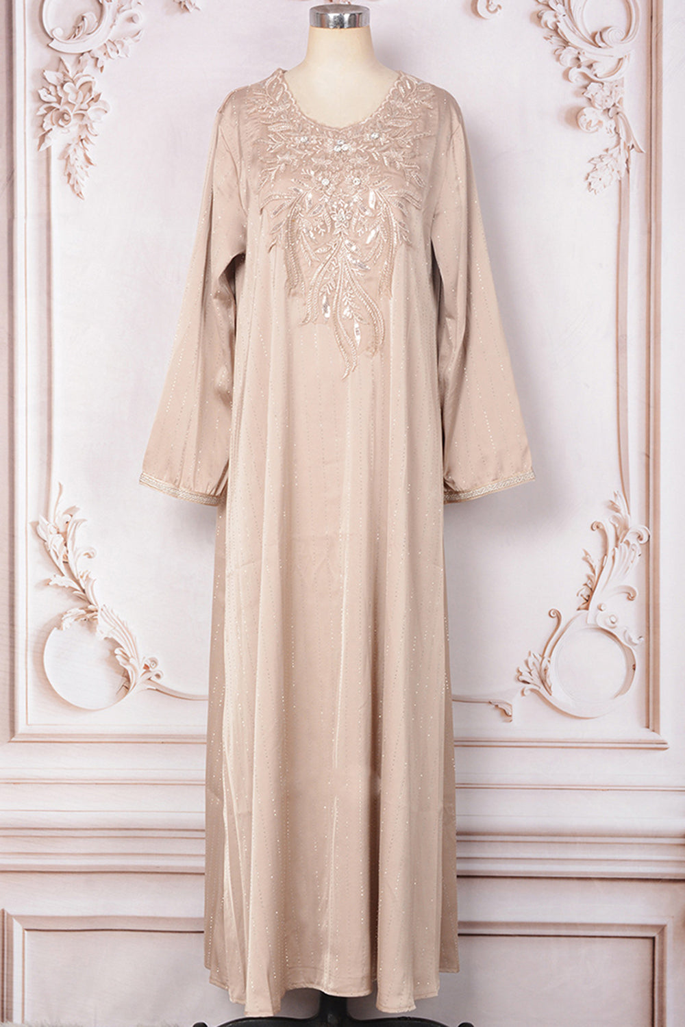 Robe caftan blanche à paillettes et col rond