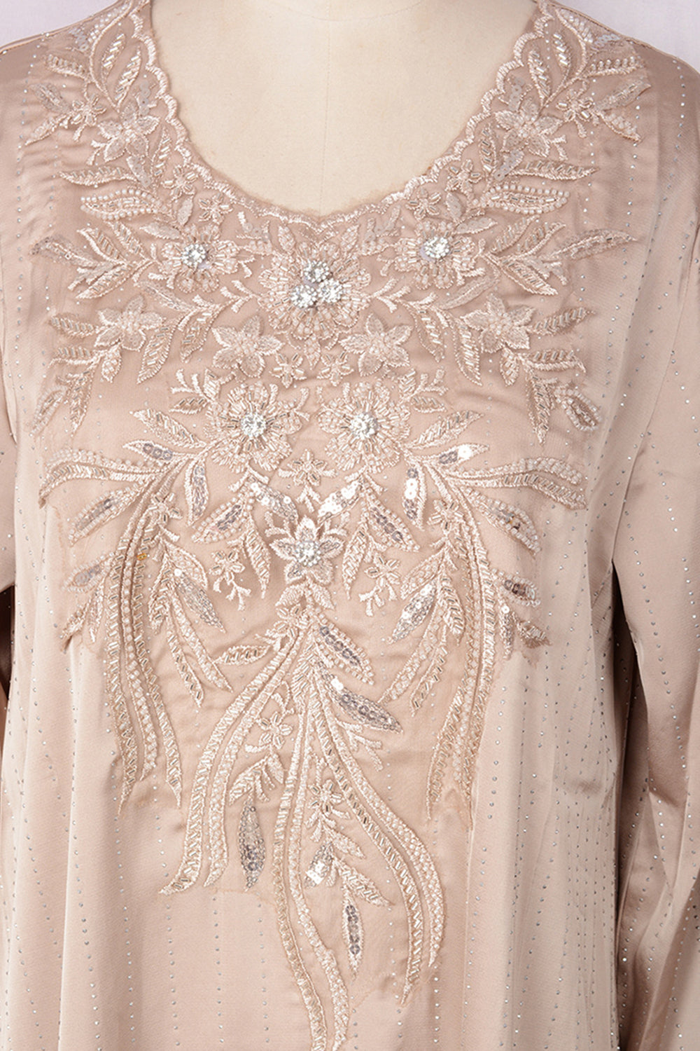 Robe caftan blanche à paillettes et col rond